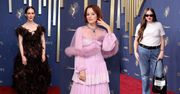 Modowe koszmarki na gali Emmy: Sarah Paulson niczym wielki ptak, babcina Parker Posey, Megan Stalter w jeansach