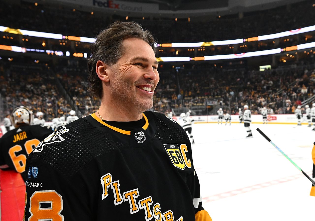 Jagr bids farewell: A hockey legend's final season