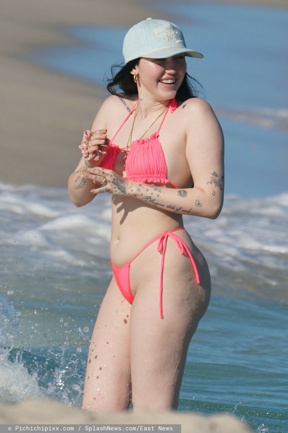 Noah Cyrus w kusym bikini