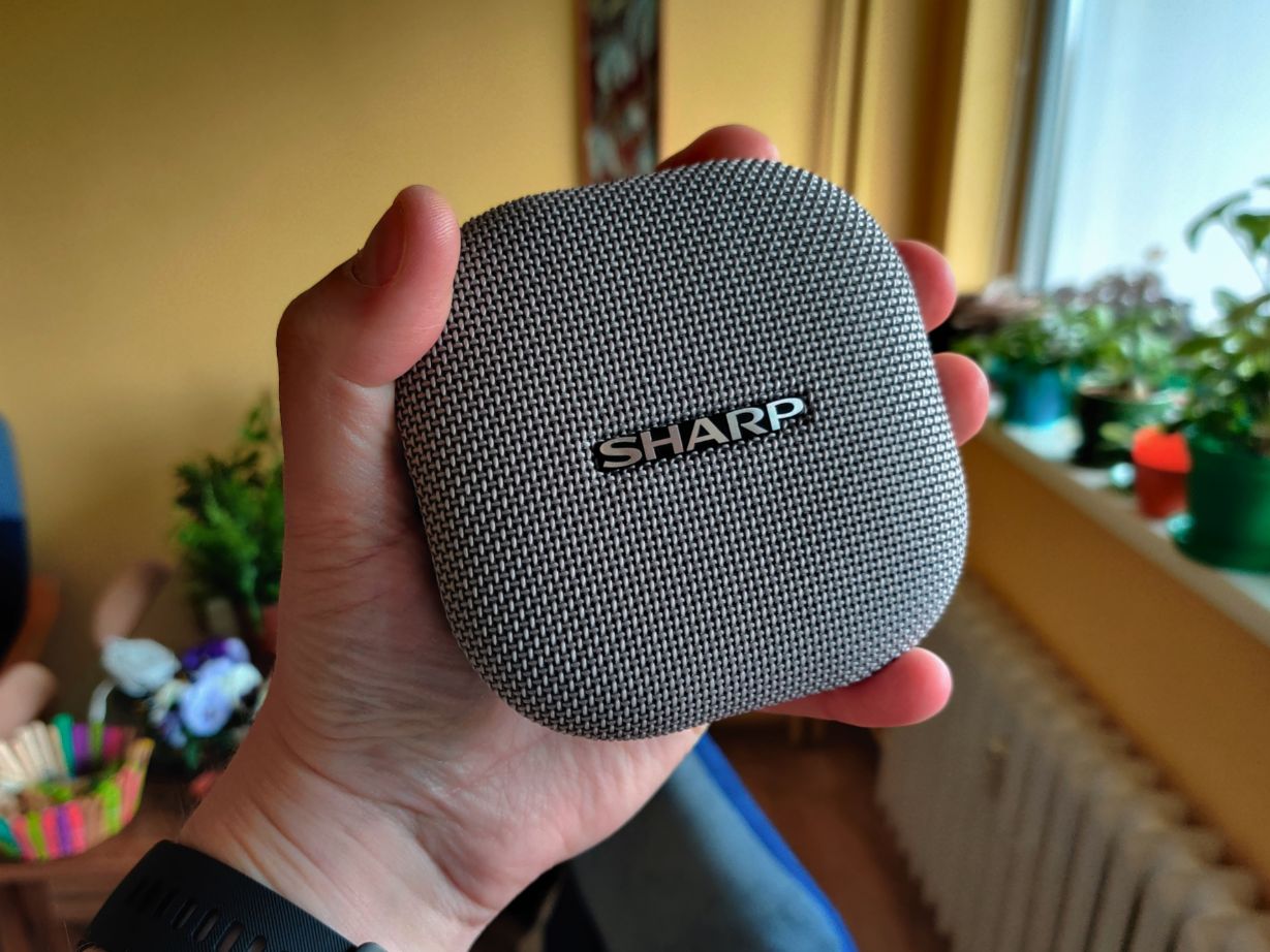 Sharp GX-BT60 - mobilny głośnik Bluetooth, w sam raz na wakacje!