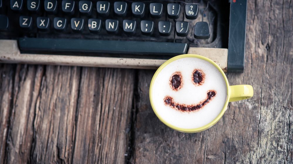 Maszyna do pisania i kawa z depositphotos