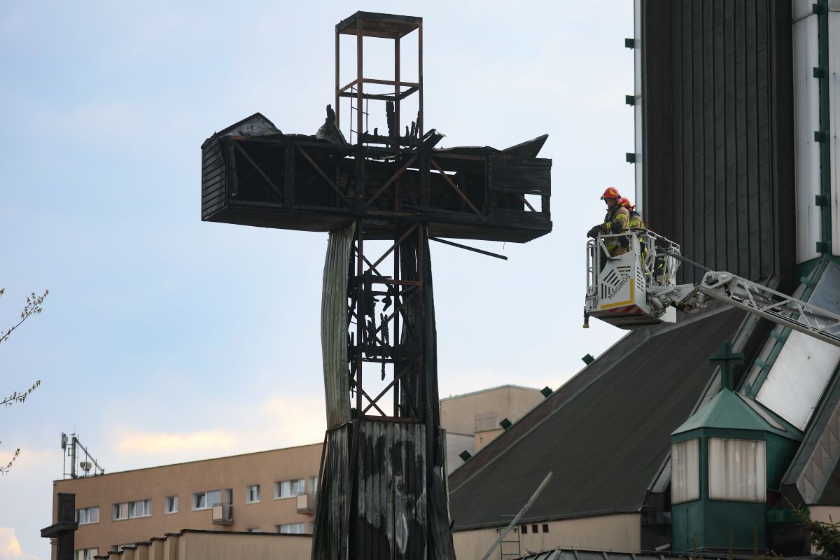 Słynny krzyż zostanie odbudowany. Archidiecezja Warszawska wydała komunikat