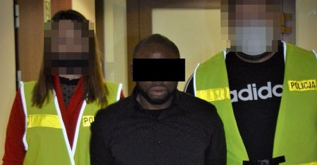"Nigeryjski książę" przyleciał do Polski. Prędko nie wróci do ojczyzny