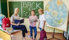 Barbara Kurdej-Szatan, Julka Cymbaluk i Szymon Radzimierski wracają do szkoły w kampanii New Balance (wideo)