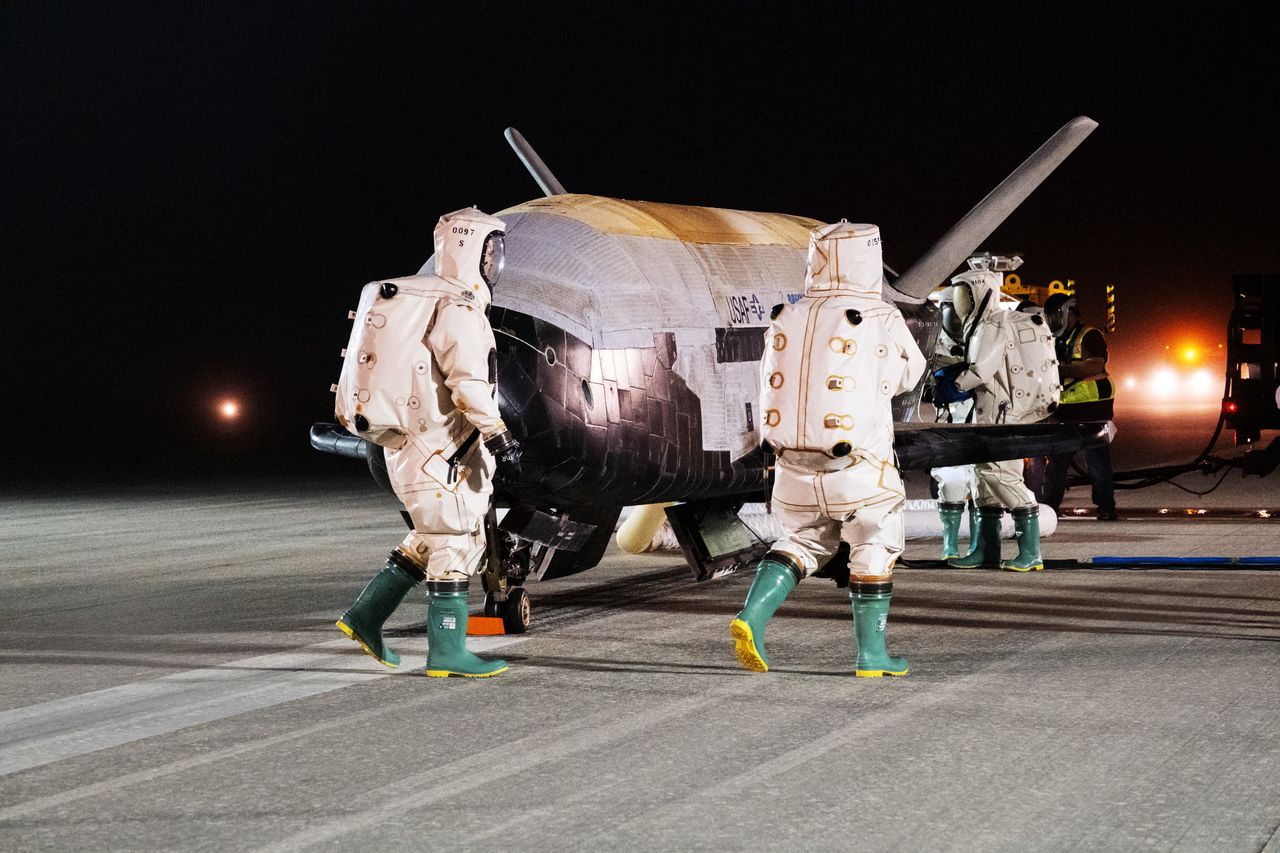 Mysterious X-37B is set for orbit again. "Groundbreaking" experiments