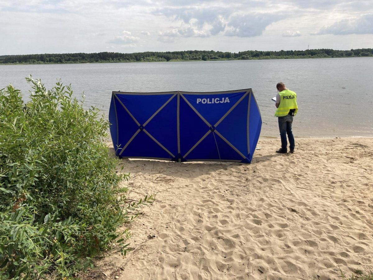 Tragedia na wakacjach. Ciało leżało na plaży. Lekarz nie mógł już nic zrobić