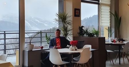 Konferencja premiera. Hotelarz: jestem jak karp bez wody, cieszę się, że otwierają nas nawet z limitem
