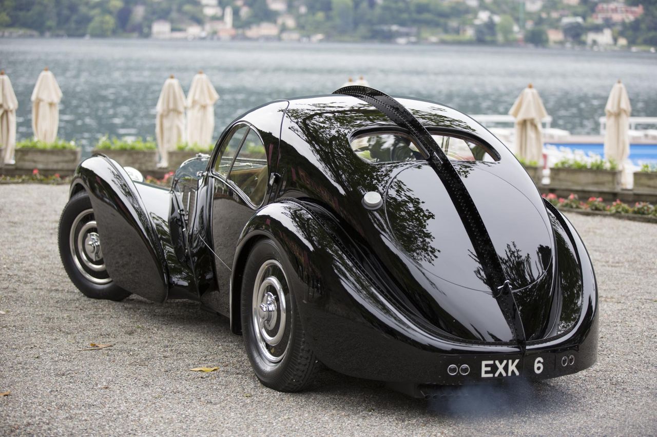 Bugatti Type 57SC Atlantic podczas Concorso d'Eleganza nad jeziorem Como