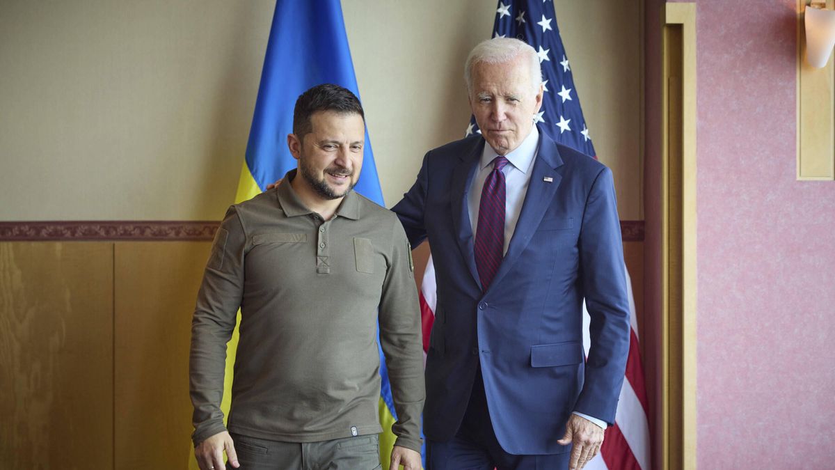 President Volodymyr Zelenskyy at the G7 summit in Hiroshima.
President Volodymyr Zelenskyj with US President Joe BIDEN on May 21, 2023 in Hiroshima, participation in the G7 summit. The working visit of the Head of State to Japan to participate in the G7 Sumwith Photo: The Presidential Office of Ukraine via 
Dostawca: PAP/DPA
Presidential Office of Ukraine
attack, aggressive war, G7, summit, XTIMEDIF, UKRAINE, war, meeting, PL, summit, agresja Rosji, atak Rosji na Ukrain�, G-7, inwazja, inwazja rosyjska, konflikt zbrojny, polityk, polityka, prezydent Ukrainy, rosyjska, rosyjski, sytuacja na Ukrainie, sytuacja w Ukrainie, szczyt, Wojna na Ukrainie, wojna w Ukrainie, wok� Ukrainy, Wo�odymyr Ze�enski