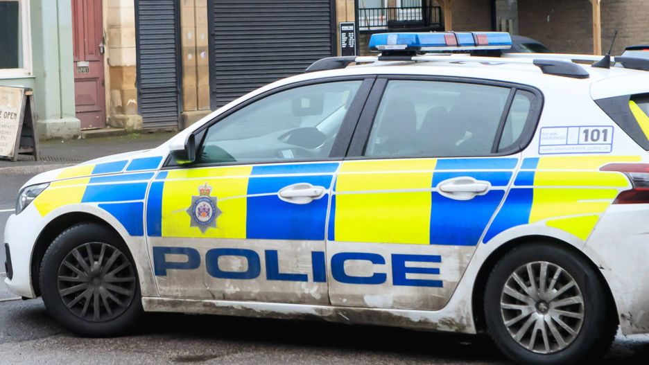 Cambridge. 31-letni policjant, oskarżony o pięciokrotne zgwałcenie dziewczynki