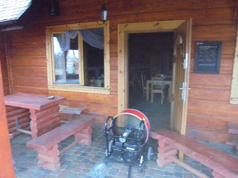 Pożar w kuchni budynku gastronomicznego