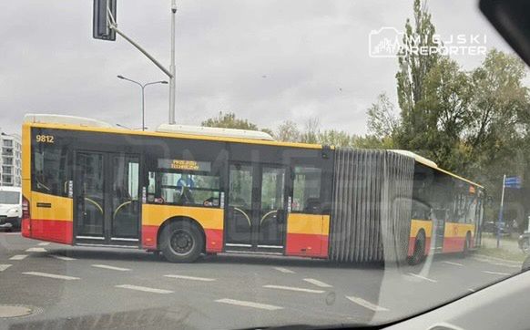 Warszawa: Nieudany manewr zawracania autobusem miejskim sparaliżował ruch na Bemowie