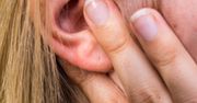 "Bicie serca" w uchu. Nietypowy objaw groźnej choroby