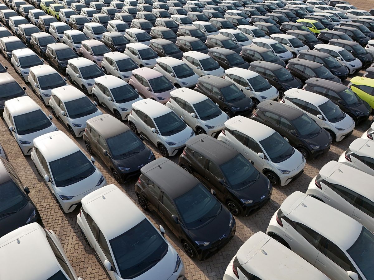 A poca distancia de la guerra comercial entre la Unión Europea y China.  ¿Subirán los precios de los coches eléctricos?
