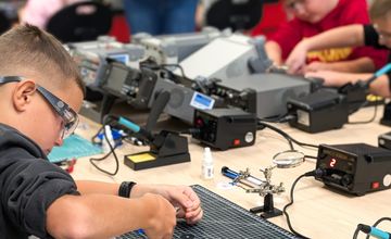 6 tys. uczestników w pół roku. Fab Lab WIŚNIOWSKI przyciąga młodych