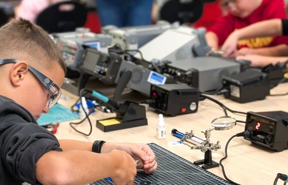 6 tys. uczestników w pół roku. Fab Lab WIŚNIOWSKI przyciąga młodych