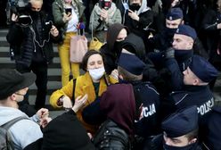 Warszawa. Burzliwy protest przed Sądem Okręgowym. Interweniowała policja