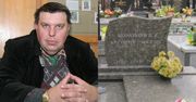 Tuż przed pogrzebem na grobie Kononowicza pojawiła się tablica