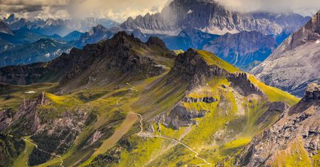 Wypad w góry nie tylko zimą? Skyscanner ujawnia trend "Na wysokości": górskie podróże poza sezonem rosną w siłę