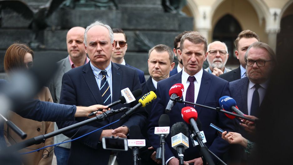 Wyrzuceni posłowie zdecydowani. Idą z władzami PO do sądu