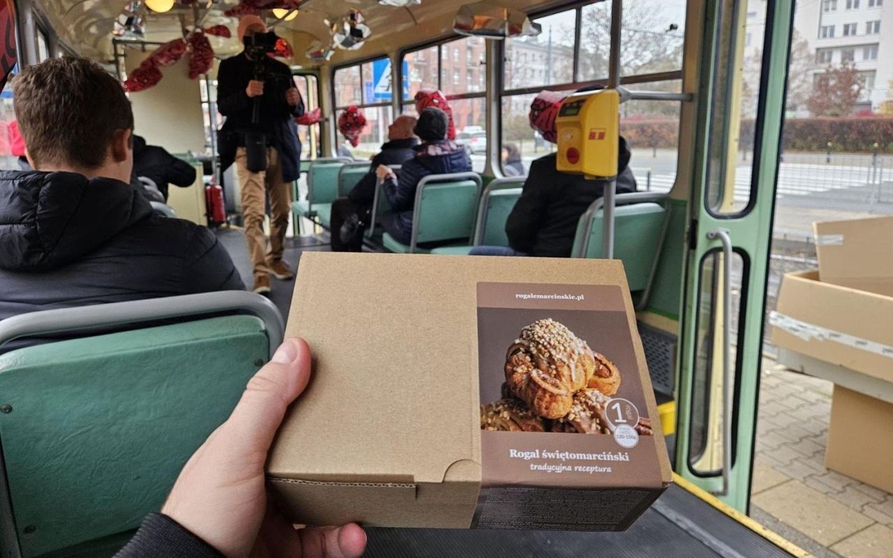 Gorzów Wlkp.: Rogalowa bimba. Słodki poczęstunek dla pasażerów tramwaju