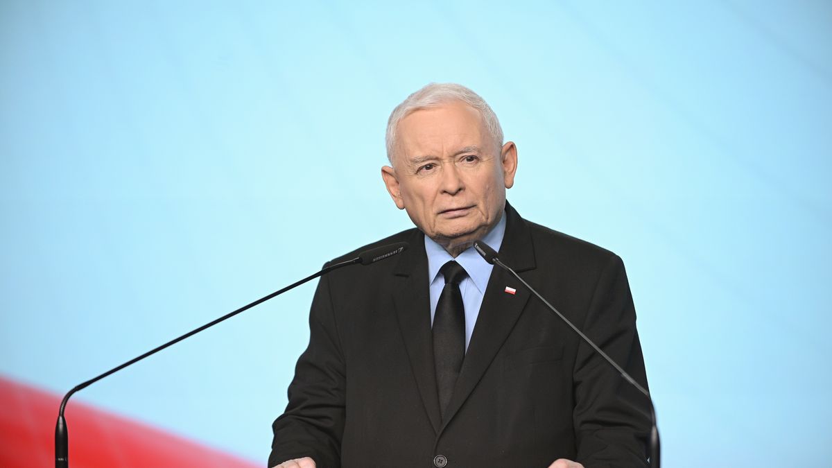 Jaros�aw Kaczy�ski
Marcin Obara
briefing, konferencja prasowa, Nowogrodzka, PiS, polityk polityka, prasowy, prezes, komentarz zawiadomienie prezesa TK, Krajowej Rady S�downictwa, KRS, subwencja, telewizji publicznej, wstrzymywanie wyp�at subwencji dla PiS, wyp�ata