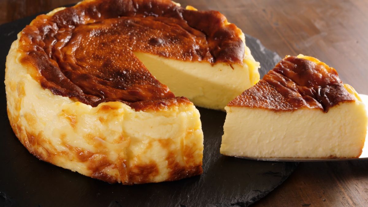 Pięknie wyrośnięty sernik