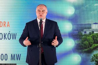 Sasin: "Nie ma rekomendacji w sprawie otwarcia restauracji i zakładów fryzjerskich"