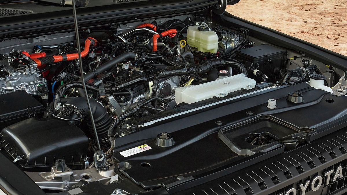 Pierwszy napęd hybrydowy w Land Cruiserze
