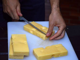 Wyrzuć ten ser. GIS ostrzega przed bakteriami