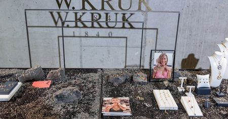 Garnitury sprzedają się kiepsko, ale biżuteria nieźle. VRG podsumowuje półrocze