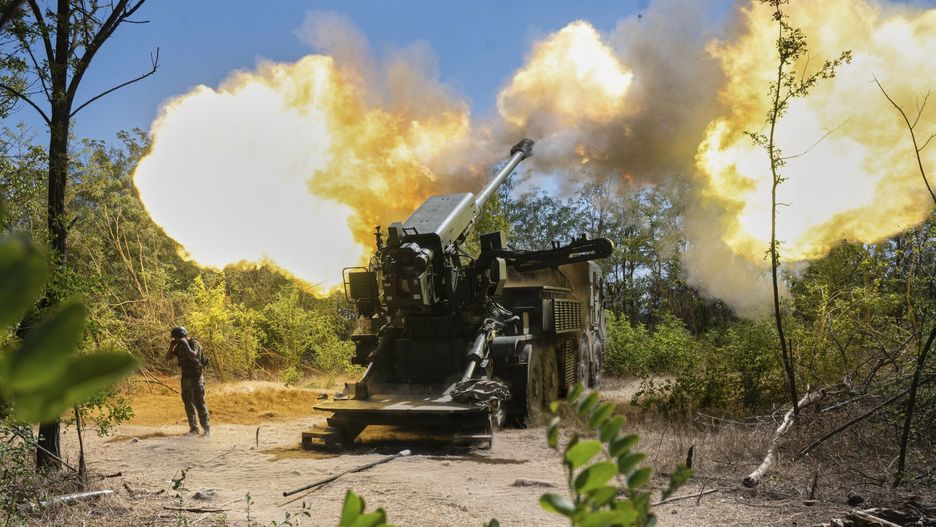 Wojna w Ukrainie rok 2025
Ukrainian servicemen of the 44th artillery brigade fire a 2s22 Bohdana self-propelled howitzer towards Russian positions at the frontline in the Zaporizhzhia region, Ukraine, Wednesday, Aug. 20, 2025. (AP Photo/Danylo Antoniuk)
Danylo Antoniuk