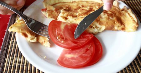 Godzina śniadania może wpływać na długość życia. Jedzone o tej porze wspiera metabolizm