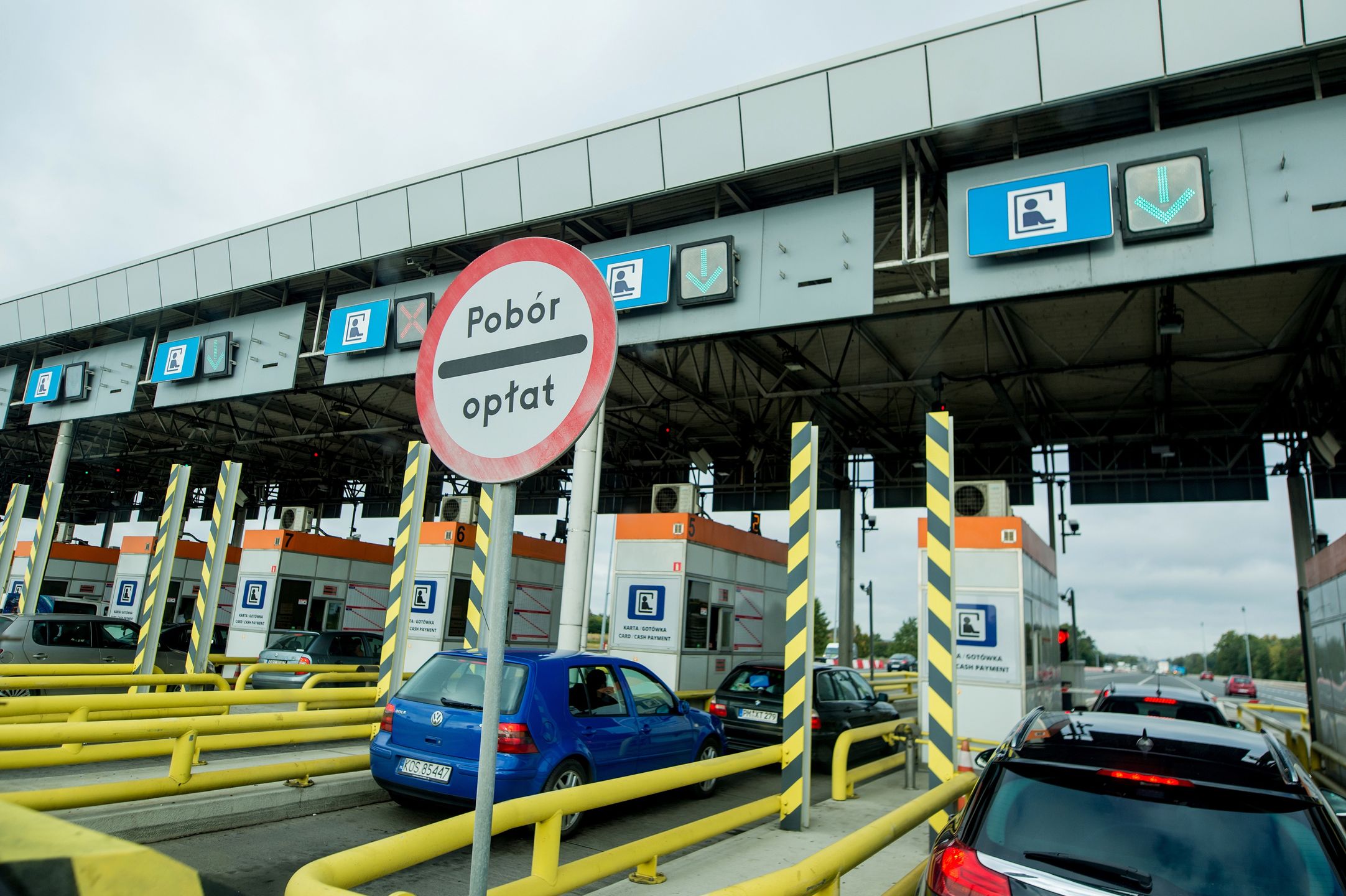 Bramki na autostradzie A4
Wroclaw 12.10.2021 r. Bramki na autostradzie A4 - pobor oplat - ilustracja.,Image: 638495635, License: Rights-managed, Restrictions: , Model Release: no, Credit line: Daniel Dmitriew / Forum
Daniel Dmitriew / Forum
ilustracja, ilustracyjne, samochod, autostrada, oplata, myto, bramka, bramki, bramownice, szlaban, szlabany, ruch, samochody, A4, Wroclaw, transport, Polska, punkt, poboru, oplat, platna, droga, ulica, jezdnia, motoryzacja, bilet, pobieranie, biletu, osobowy, kolejki, korki, kasy, etoll, e-toll, viatoll, via toll, A 4