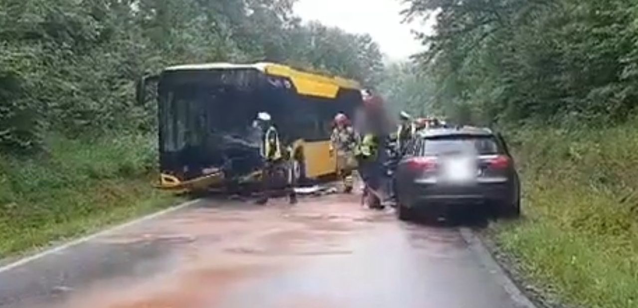 Zagórzany. Poważny wypadek autobusu miejskiego. Są ranni