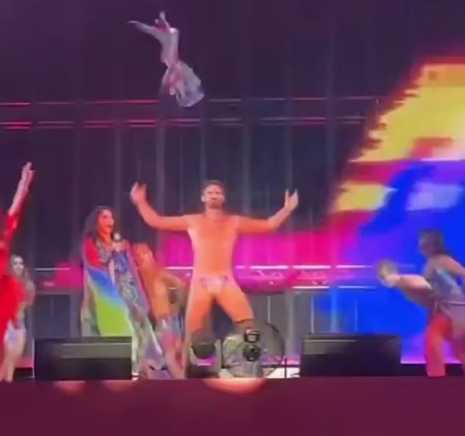Partner Nicole Scherzinger zrobił striptiz na jej koncercie