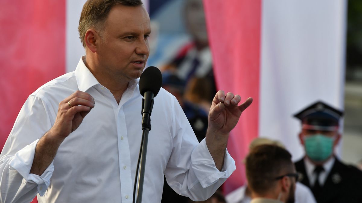 Baner Andrzeja Dudy został zniszczony dwukrotnie przez tę samą osobę