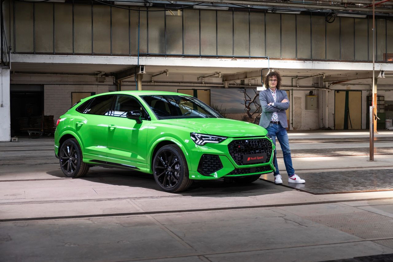 Audi RS Q3 Sportback w tym kolorze wygląda jak małe Lamborghini Urus.