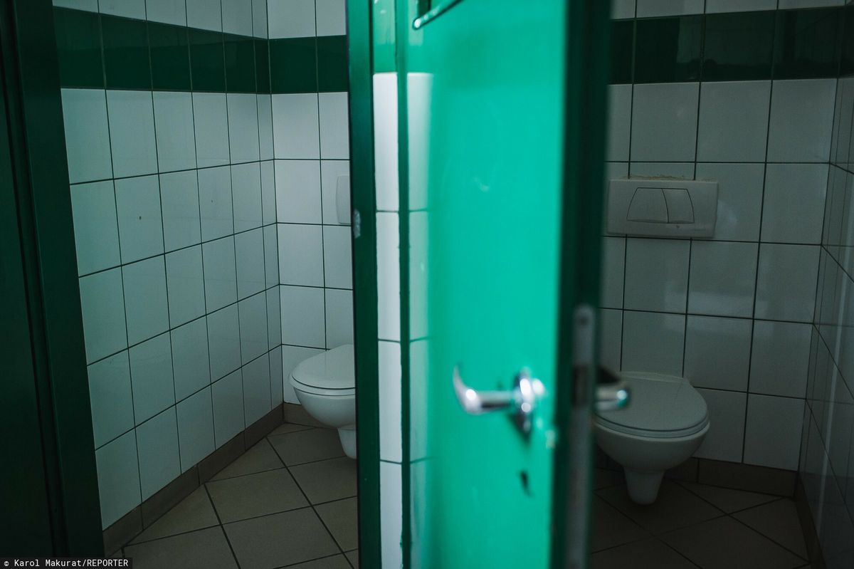 W jednej z poznańskich szkół zainstalowano kamery w toaletach (zdjęcie ilustracyjne)