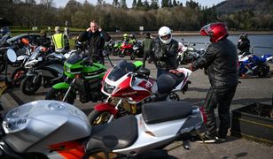 Zakaz aut spalinowych w Wielkiej Brytanii od 2030 r. Wiemy, co z motocyklami