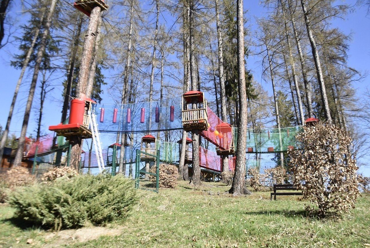 W czasie wakacji warto odwiedzić Park Aktywności &#34;Czarodziejska Góra&#34; w Jedlinie-Zdroju