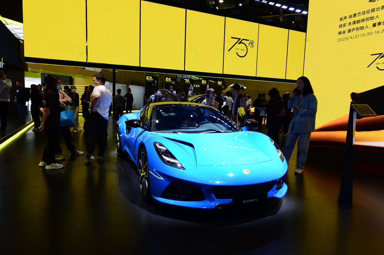 Lotus Emira podczas Shanghai Auto Show 2023