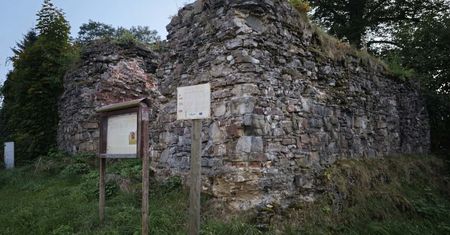 Gmina Ślemień na jesień. Skansen, skalna grota i cztery inne cele wycieczki