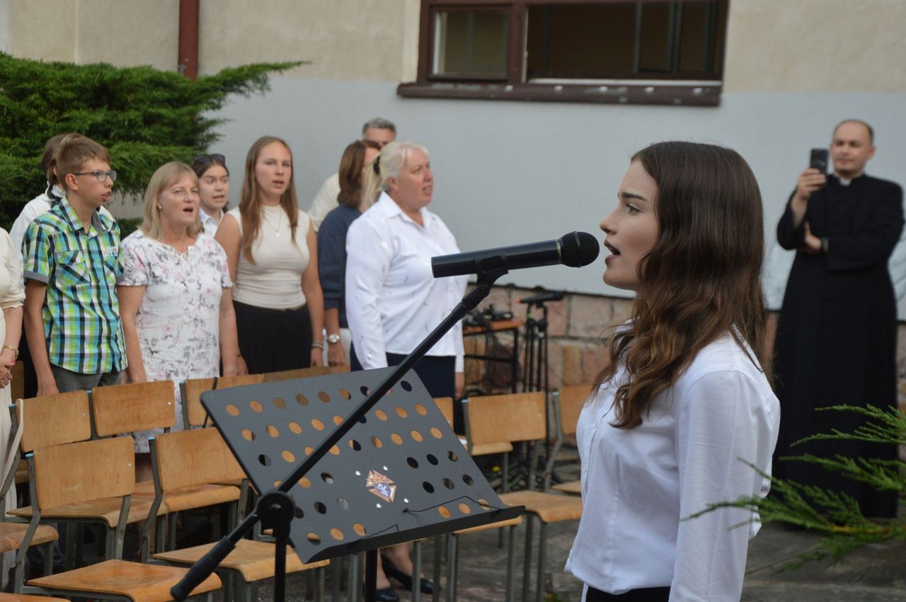 Suchedniów: Patriotyczne śpiewanie w Ośrodku Kultury Chrześcijańskiej
