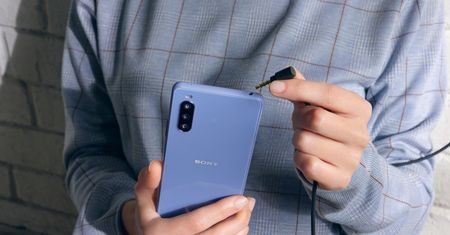 Dobry smartfon ze średniej półki? Sony Xperia 10 III ma spore szanse by nim zostać