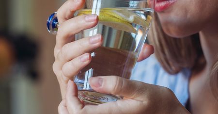 Już nie dwa litry wody dziennie. Naukowcy mówią jasno