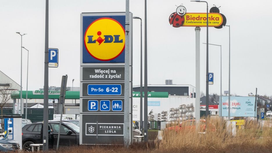 UOKiK komentuje "wojną cenową" między Biedronką a Lidlem