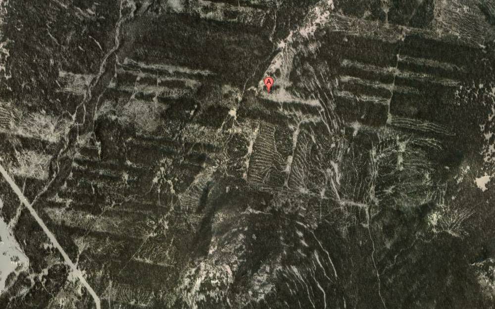 Nietypowy kształt zbocza góry (Fot. Google Maps)