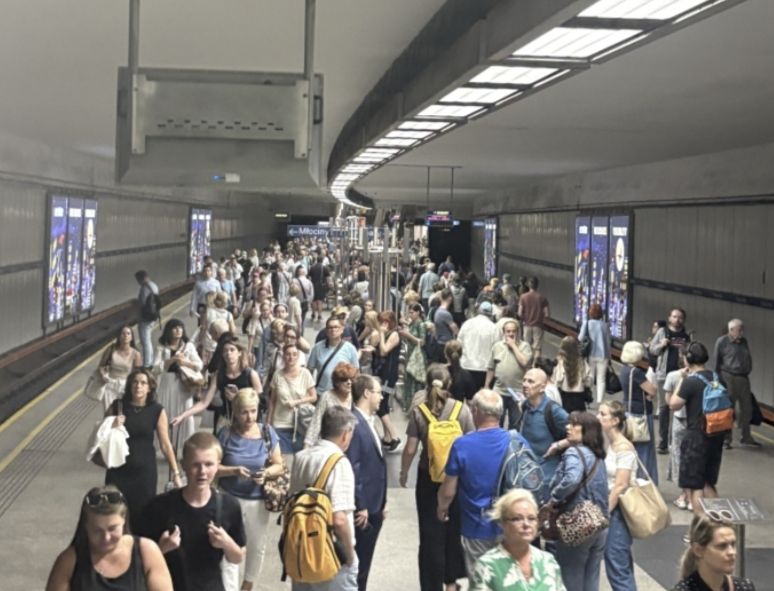 Warszawa wstrzymana w biegu. Wszystko przez jednego pasażera