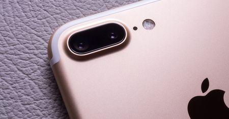 Apple zapłaciło 75 tysięcy dolarów za wykrycie luki. Pozwalała na dostęp do aparatu